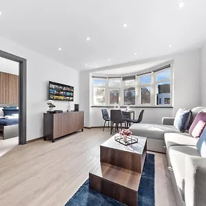 Modern 1 Bed Flat - Near Station - Apartment *