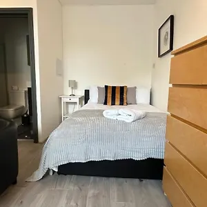 Comfortable West Apartment *