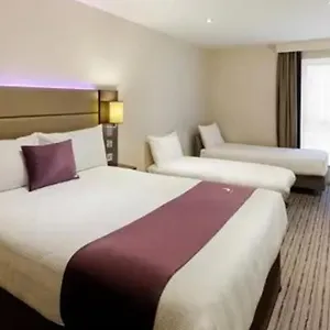 Cozy En-suite Stay, Steps From Elizabeth Line Apartment London