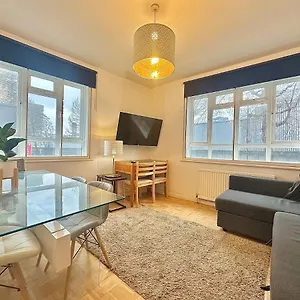 2 Min Walk To Euston Station Apartment London