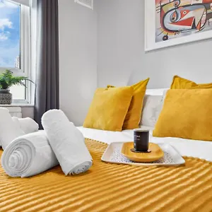 White Retreat - 2 Bedroom Flat Next To Loftus Road * London