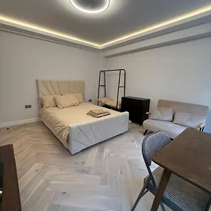 Hyde Park Apartment *