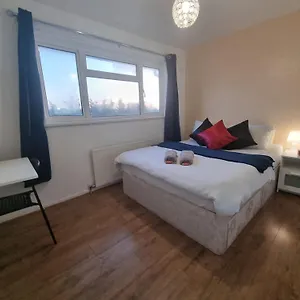 Cheerful 4/5 Bed House - Heathrow West Drayton (Middlesex)
