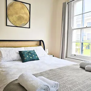 Nest Apartment *