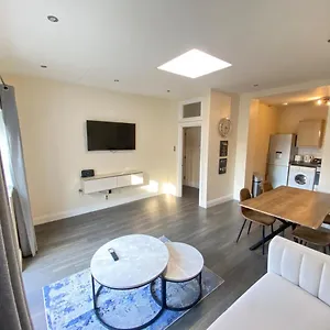 Grand 2 Bed In London *