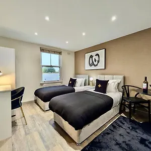 King-smart Tv-full Kitchen-5mins To Transport-desk