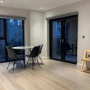 Modern 2 Bedroom Near Eye