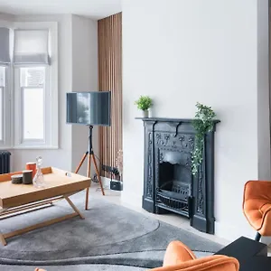 Fulham Light - 2 Bedroom Apartment London