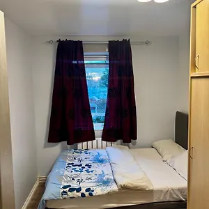 Small-budget Double Bedroom - Shared Bathroom