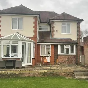 Charming House With Garden - Sleeps 6 & Parking Holiday home West Drayton (Middlesex)