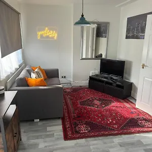 2 Bedroom Cosy Flat * Norwood