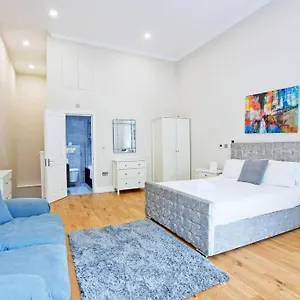 Stylish 1-bedroom Duplex In Kensington Cromwell 1 *