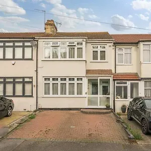 1bed In A 3 Bed Shared House Homestay Hornchurch
