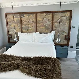 Luxury Modern With Elegance London