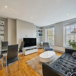 Stunning Flat Close To With Office Apartment *