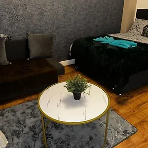Luxury Marble Arch Fit Up To 4 Guests