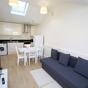 Apartment Lovely 1-bedroom Flat In Near Blackhorse Rd *