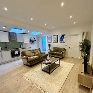 Apartment Cosy Flat In The Heart Of *