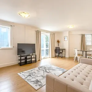 Sunny 1br Gem Near Canary Wharf With Parking Apartment London