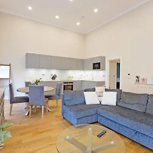 1 Bed Kensington Cromwell Flat With Balcony Number 4 Apartment