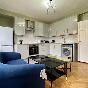 Stylish 4 Bed Kings Cross Apartment London