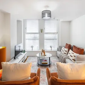 5 Mins Walk To Moorgate, Tranquil Retreat Apartment