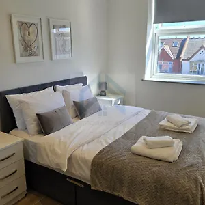 Bright - Perfect For Business & Leisure Apartment *