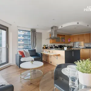 50 Percent Off For Monthly And Only 7-minute To Crossharbour Station Apartment *