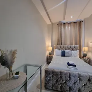 2nd Flr 3 Bed Flat In The Heart Of Edgware Road-g20