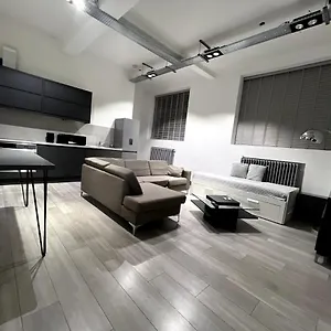 Modern 2bed Warehouse Conversion Apartment, West *