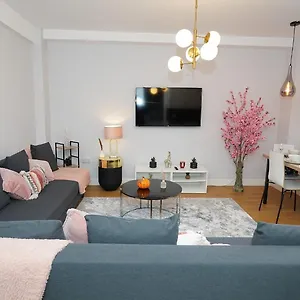 Comfortable Family Sussex Garden London