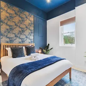 Chic 2 Bed Flat West Apartment