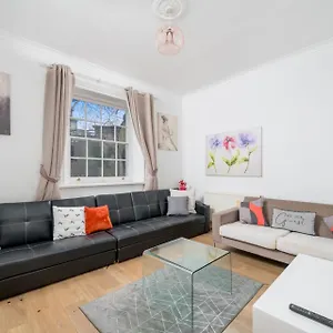 Larger Groups Close To O2 Arena Excel Canary Wharf With Wifi And Parking Within Mins Walk To Drl & Jubilee Line *