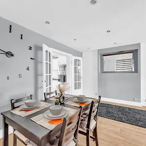 Holiday home Onsitestays - 3 Bedroom, 2 X Space Driveway And Wifi *
