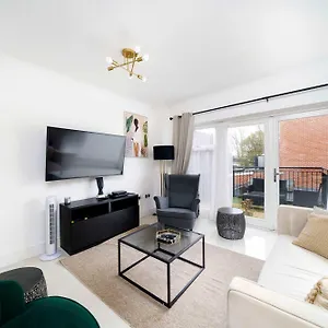 Holiday home Charming House With Private Backyard And Parking Hendon