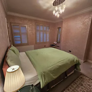 House Bed & Breakfast Brentford