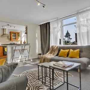 Love-all Wimbledon With Free Parking