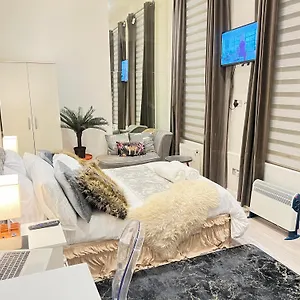 Monroe - In Prime Location Apartment *