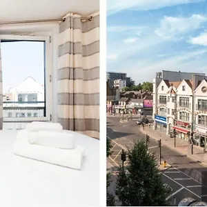 Modernized 1-bedroom Flat In Apartment *
