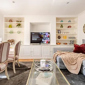 Secluded Modern Private By Buckingham Palace Apartment