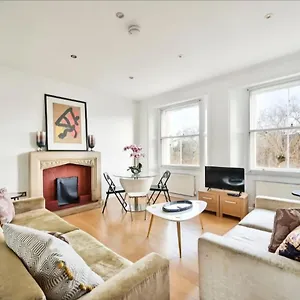 3 Bedrooms Penthouse In Queen's Gate * London