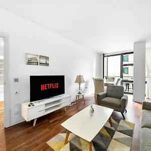 Londwell, Canary Wharf River Thames Balcony Retreat *