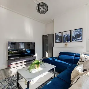 Apartment Modern 4 Bedroom House In Woodgreen London