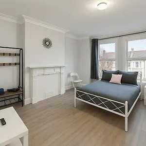 78 Flat B To Homestay *