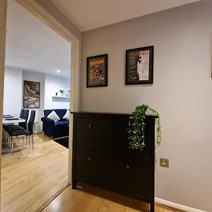 Deluxe Two-bedroom Vauxhall Apartment London