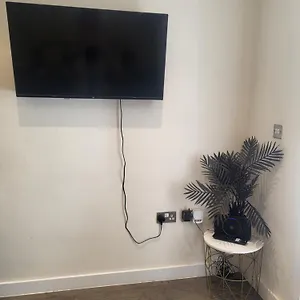 Stylish 3 Bed - Free Parking *