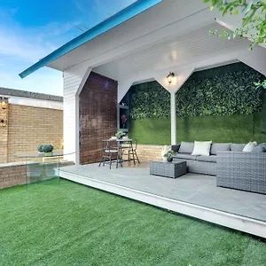 Leaf & Lounge - Free Parking , En-suite, Near Wembley * Perivale