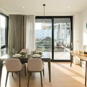 Apartment On Of The Canal With View -balcony London