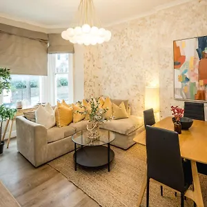 Line -quiet Street-westfieldsmall Apartment *