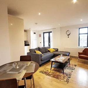 Hoxton 2 Bdr 2 Bath Balcony *